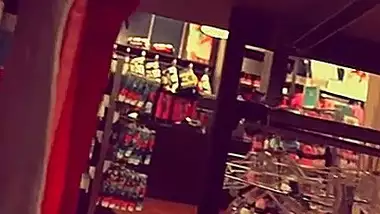 Hijab-Göttin mit fettem Esel