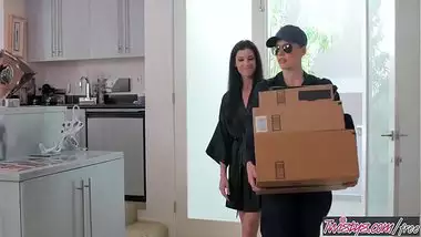 Twistys - She Knows How To Deliver India Summers?Riley Nixon When Girls Play