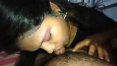Pune Office Girl Gives Awesome Blowjob While Lying