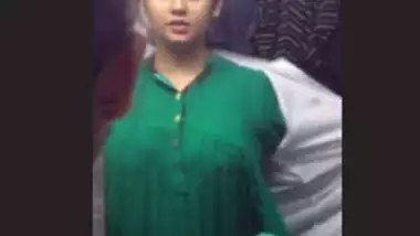 Desi Cute Chubby Girl Caught in Mall
