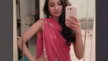 HOT INDIAN DESI NRI GIRL