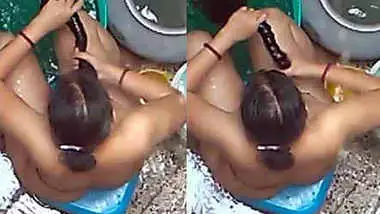 Desi aunty hot nude bath caught by