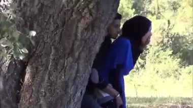 Desi Indian XXX as muslim girl hand job in outside