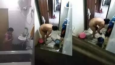 Desi village bhabi aunty nude in bath - XXX