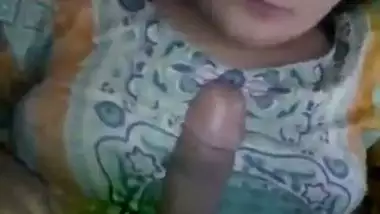 Muslim bhabhi sucking her servant?s dick