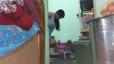 Desi Bhabhi Standing Fuck with Hubby.mp4 ? 40.85 MB