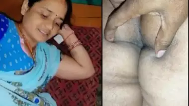 Naughty Indian XXX husband fingering his wife?s tight ass hole MMS