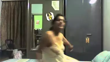 Desi sexy aunty fucking with husband best friend video ? 3