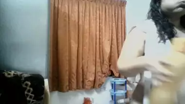 Desi Bhabhi After Bath Nude Record Video