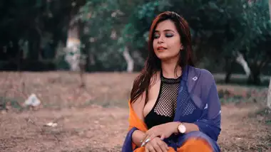 Big boobs model Rimpi photoshoot video ? 4