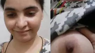 Beautiful Pakistani girl boob show selfie