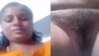 Mallu aunty showing hairy pussy to Facebook friend