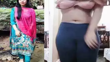 Striptease Bengali girlfriend showing big boobs